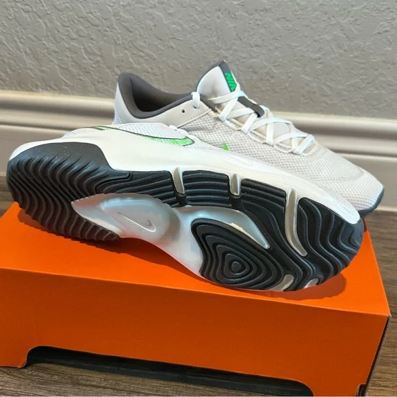 Nike Legend Essential 3 Men's Training Shoes White/Green DM1120-006 Size 11 NEW - Picture 3 of 9